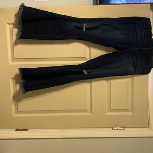 I am selling a pair of dark blue boot cut/ flare jeans. Only been worn twice.
